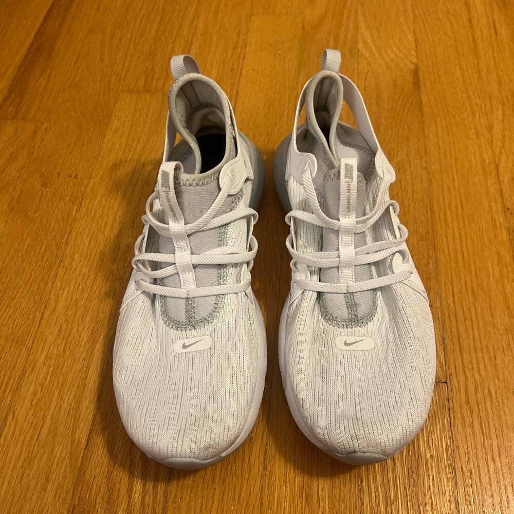 Nike White and Grey Flex Contact Sneakers
